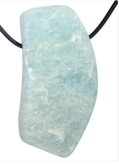 Aquamarin blau grün Edelstein  Anhänger freeform gebohrt