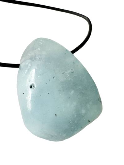 Coelestin blau Edelstein Anhänger quer gebohrt freeform