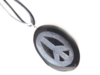 Onyx schwarz Edelstein Anhänger Kettenanhänger mit Peace Frieden Symbol und 2x Lederband lose