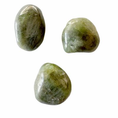 Peridot grün freeform Edelstein Trommelstein Ketten Anhänger quer gebohrt Heilsteine