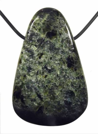 Peridot in Basalt (Lava) grün Ketten Anhänger aus Rheinland Pfalz