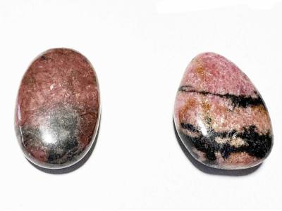 Rhodonit Cabochon dunkelrosa Edelstein Ketten Anhänger quer gebohrt 4 cm
