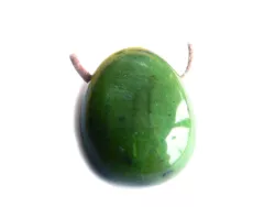 Jade Kanadajade grün Edelstein Trommelstein Ketten Anhänger quer gebohrt