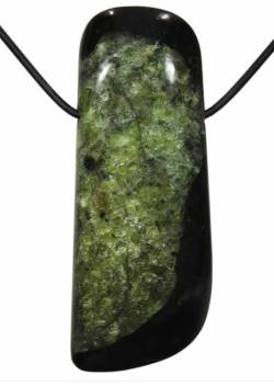 Peridot in Basalt (Lava) grün Ketten Anhänger aus Rheinland Pfalz groß 6 cm