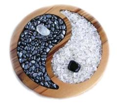 Yin Yang Natur Holzschale mit Hämatit und Bergkristall Edelsteinreinigung